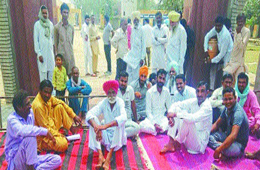 farmer ग्रामीणों ने किया राजस्व शिविर का बहिष्कार