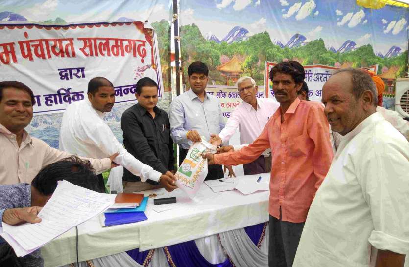 Pratapgarh शिविर में कई लोगों को मिली राहत