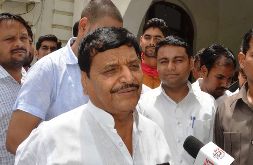 etawah डीएम व एसएसपी से मिलने पहुंचे शिवपाल, समर्थकों के साथ हो रहे उत्पीड़न को लेकर की शिकायत
