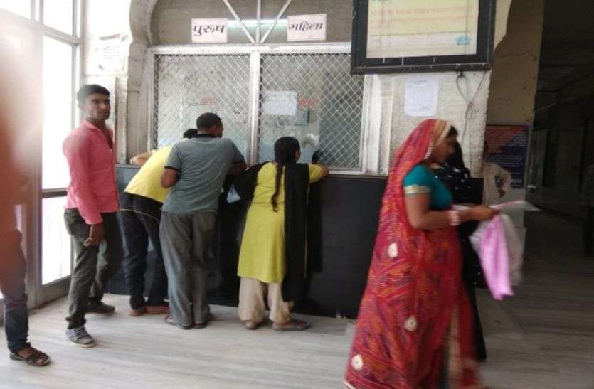 sk hospital have only 350 bed for patients यहां बीमार होने से पहले अस्पताल से पूछना पड़ता है पलंग मिलेगा या नहीं !