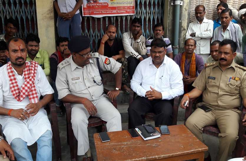 crime हत्यारों की गिरफ्तारी के विरोध में व्यापारियों ने बंद की दुकानें, छावनी में तब्दील रहा बाजार