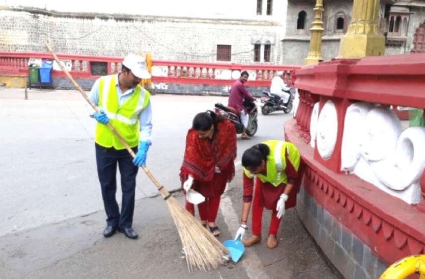 clean indore स्वच्छता में इंदौर को नंबर वन बनाने में केवल और केवल इनका था हाथ