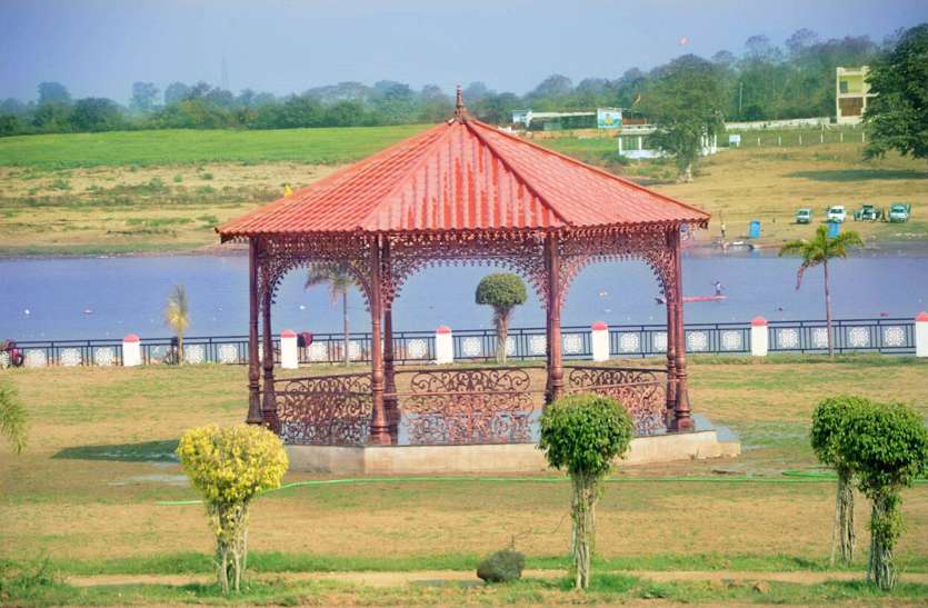 avali ghat प्रदेश के इस शहर में नर्मदा का सौंदर्य देता है अलौकिक शांति