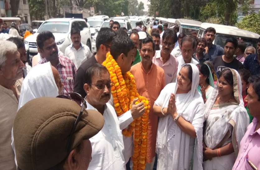 sultanpur राहुल गांधी के करीबी इस नेता की जेल से रिहाई पर जश्न, आतंकियों को पनाह देने के आरोप में पुलिस ने किया था अरेस्ट
