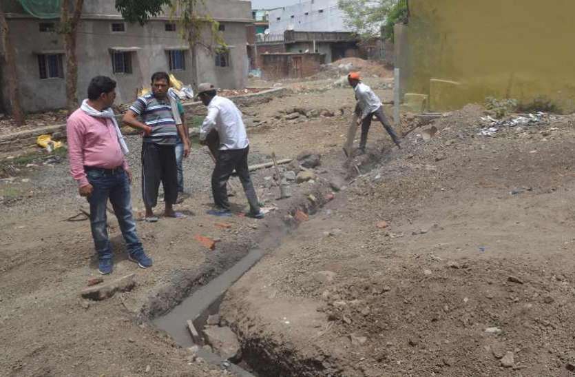 पुलिस कॉन्सटेबल पुलिस कॉन्सटेबल की पत्नी ने किया ऐसा काम, भागे पड़ोसी, पति भी हैरान...