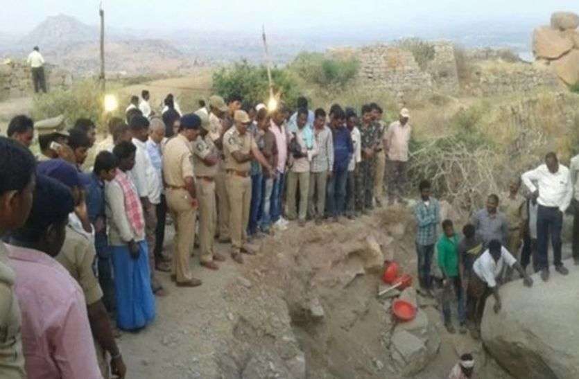 Mysterious thing found in village in jhunjhunu गांव में मस्जिद व कब्रिस्तान में मिली ऐसी रहस्यमयी चीज, देखकर पुलिस के भी उड़ गए होश
