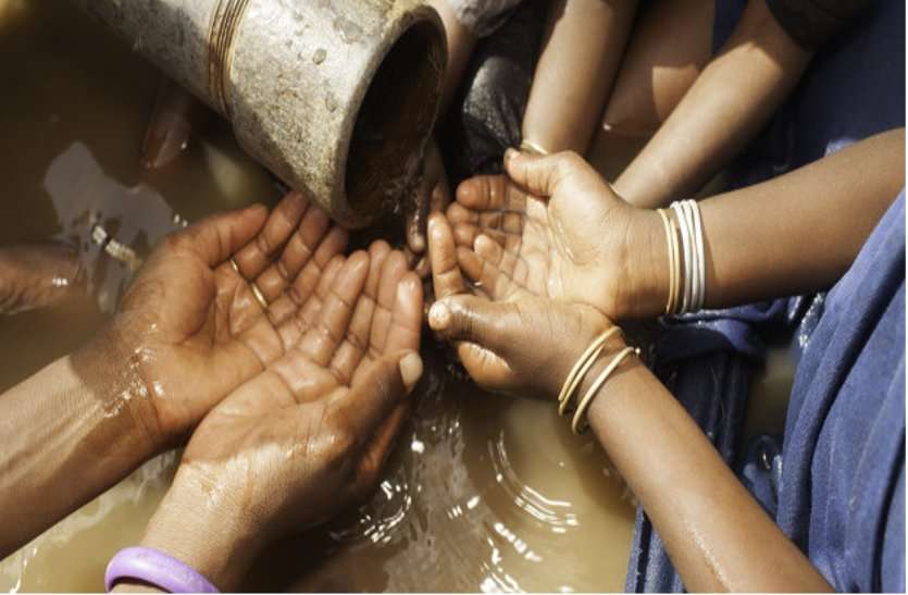 water crisis ये प्यास है बड़ी-1 : उदयपुर में यहां 8 माह से 150 परिवार पानी के लिए परेशान, कोई नहीं समझ रहा इनका दर्द
