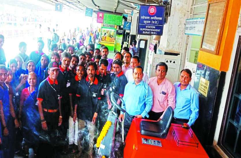 Five crore contract to clear the station पांच करोड़ में दिया स्टेशन की सफाई का ठेका