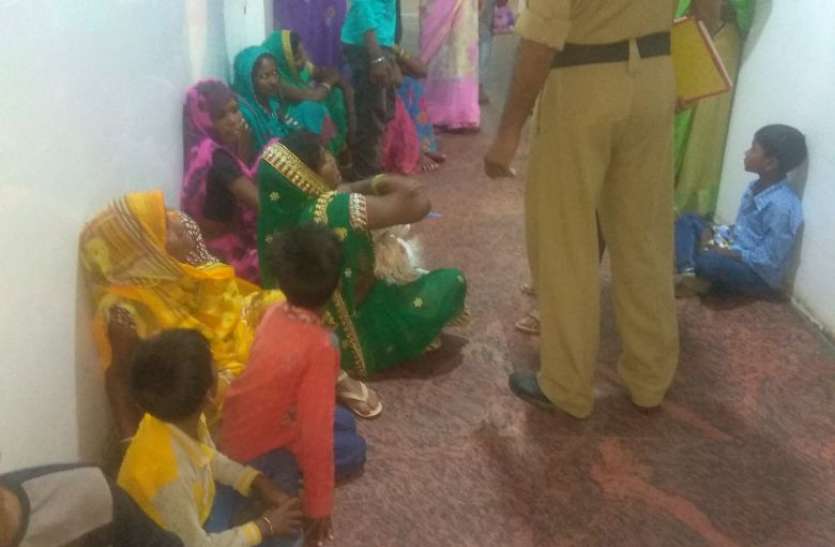 A dead stumble tanker, several injured टैंकर की ठोकर से एक मृत, कई घायल