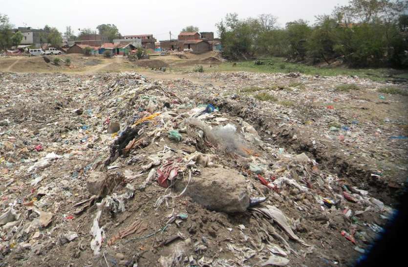 Government land not found to dump garbage कचरा डम्प करने नहीं मिली सरकारी भूमि