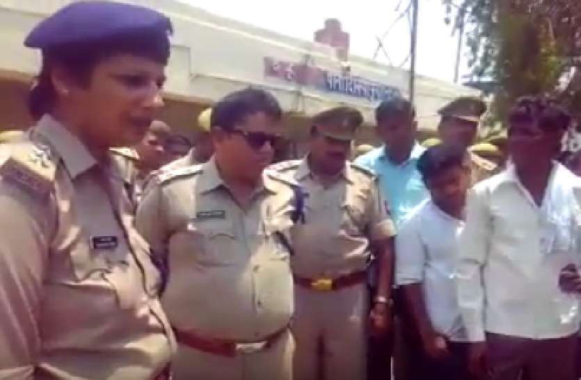daughter and mother taking big step मां अपनी बहन के पति के साथ कर रही थी..., बेटी ने देखा तो उठाया...., नहीं मिला कोई राज