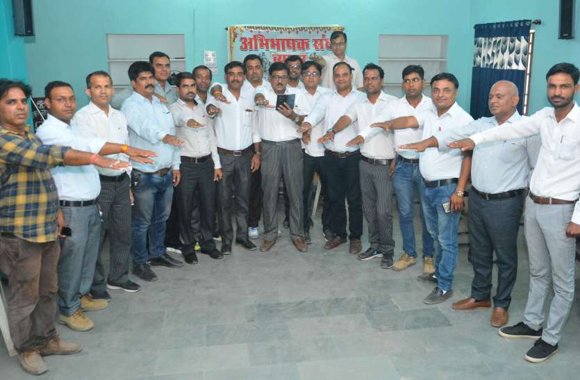 ब्यावर बार एसोसिएशन सभागार में संगोष्टी का आयोजन पत्रिका चेंज मेकर्स अभियान---मिलकर करें प्रयास, राजनीति हो बेहतर