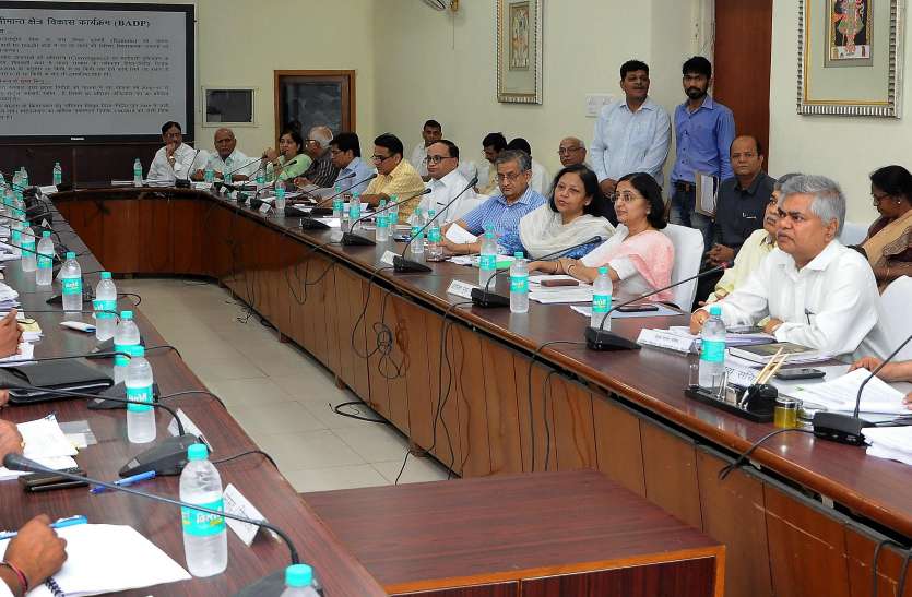 meeting अधूरे न छोड़ें विकास कार्य, इसी साल करना होगा पूरा