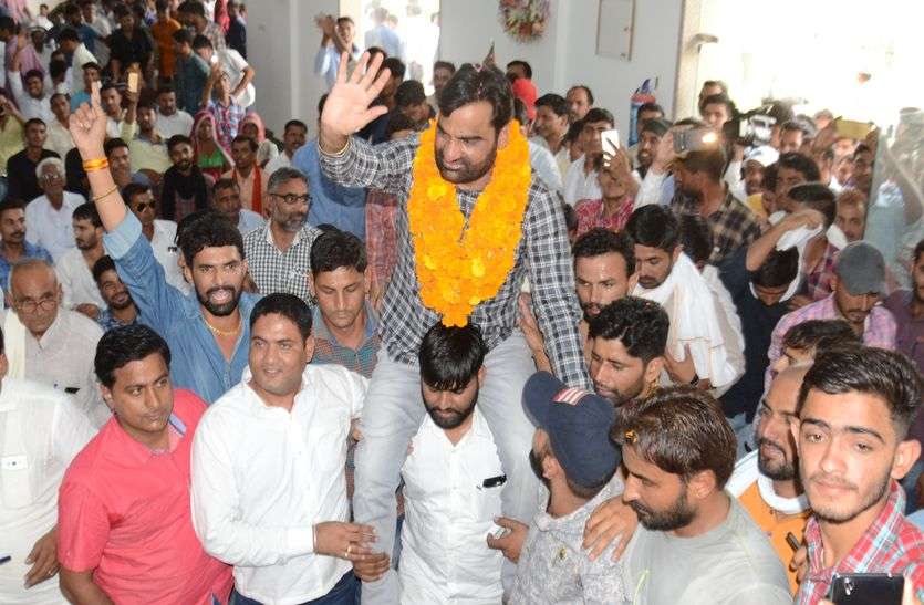 Hanuman Beniwal in sikar for Preparation of kisan rally 10 june 2018 विधायक हनुमान बेनीवाल इस दिन सीकर से करेंगे अपने राजनीतिक कॅरियर का सबसे बड़ा ऐलान