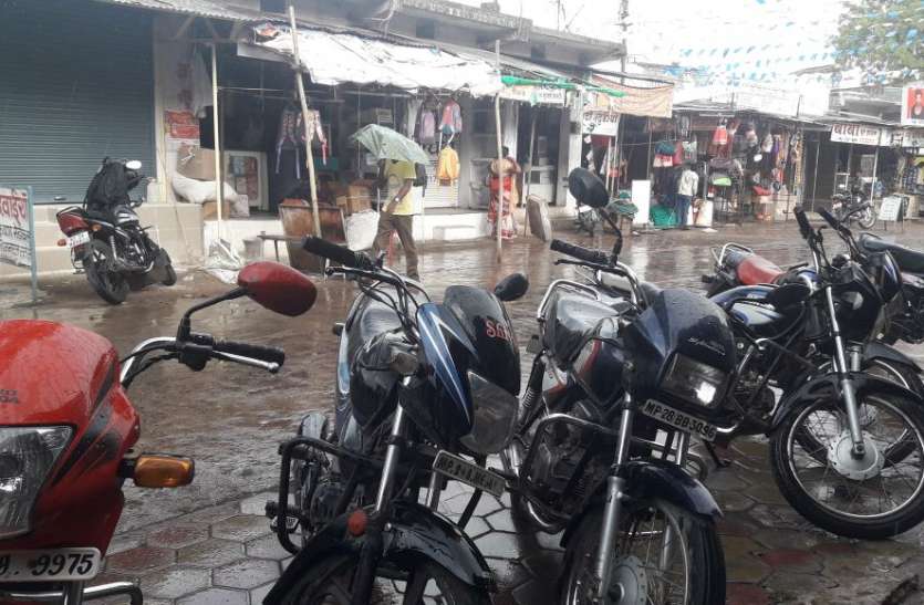 Weird weather: First rainy season मौसम अजीब : नौतपा के पहले बारिश