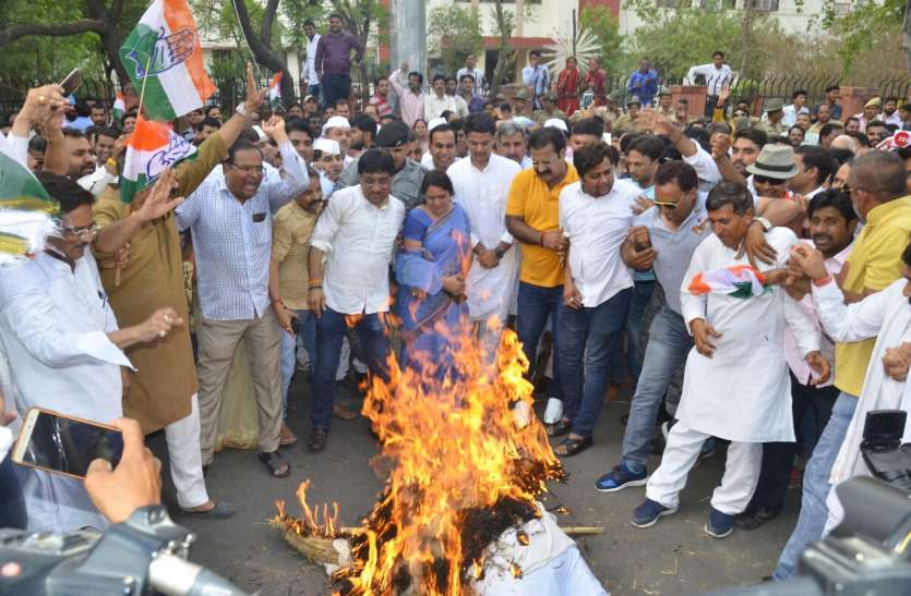 congress कर्नाटक का गुस्सा जयपुर में फूटा