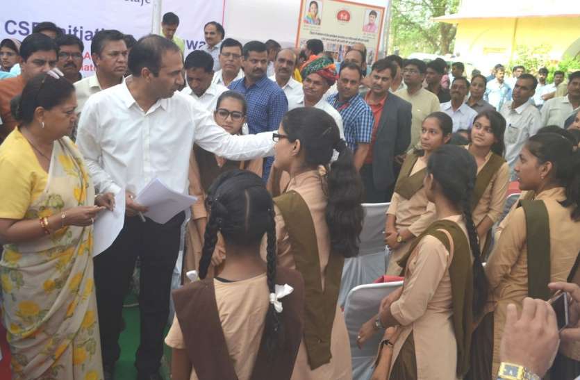 Rajasthan Magazine Jhalawar News, Rajasthan Jhalawar News, Jhalwar Magazine News, Chief Minister Jhalawar News, Vasundhara Raje Jhalawar News, Employees Association Jhalawar News, Special News Jhalawar, News Jhalawar, मुख्यमंत्री ने सीएसआर मद के कार्यों का किया लोकापर्ण