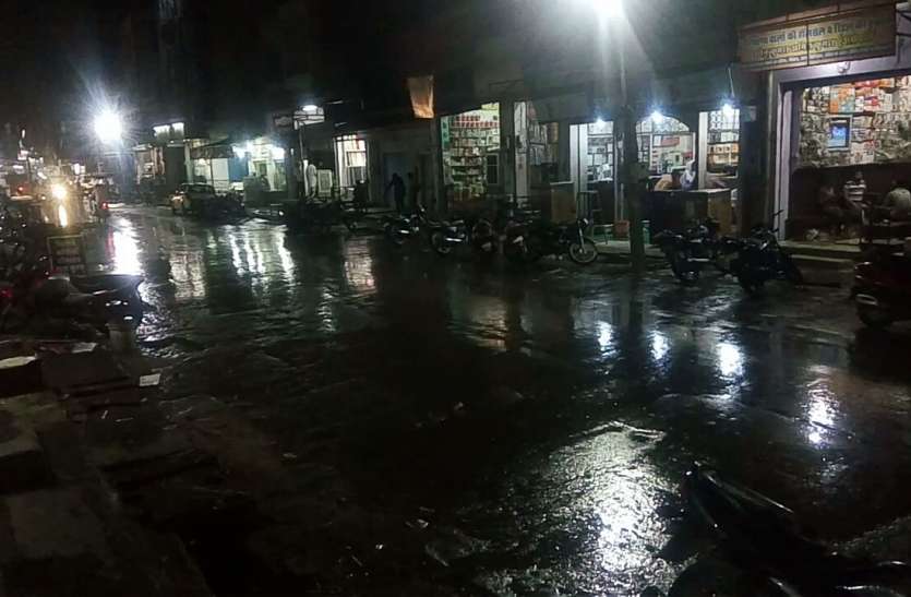 rain मौसम ने खाया अचानक पलटा, आंधी से जनजीवन प्रभावित