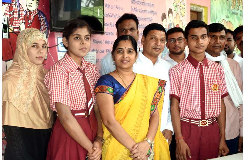 Village or city: daughters ahead in board exams गांव हो या शहर : बोर्ड परीक्षाओं में बेटियां आगे