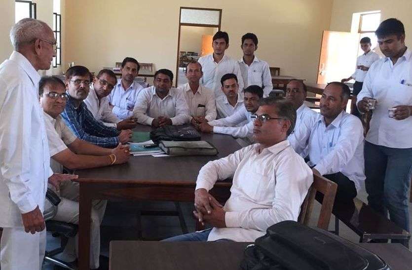 sadulpur news #Changemaker परिचर्चा में बोले वकील धनवान व बाहुबलियों पर लगे पूर्णता प्रतिबंध