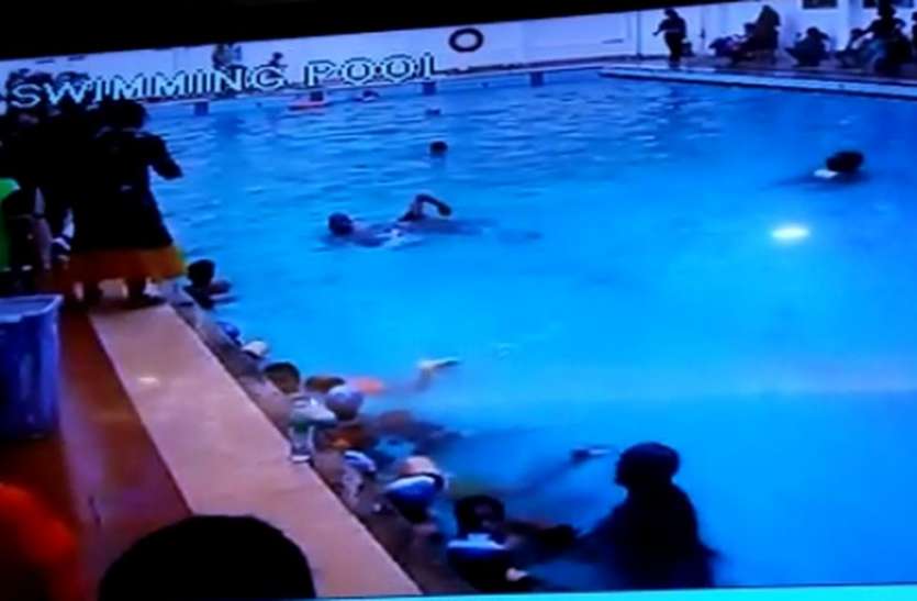 video photo सुरक्षा उपकरणों के बिना ही हर्ष को उतार दिया पूल में