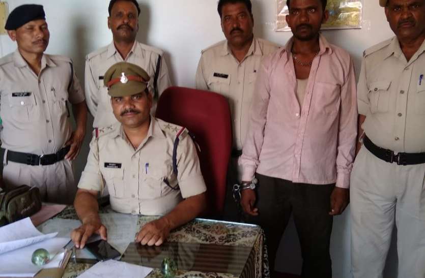 Arrested for murder accused पत्नी की कुल्हाड़ी से की थी हत्या, फिर ये हुआ