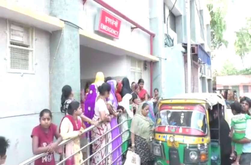 Birth of child at hospital gate महिला चीखती रही लेकिन सरकारी डॉक्टरों ने एक न सुनी, अस्पताल के गेट पर ऑटो में दिया बच्चे को जन्म
