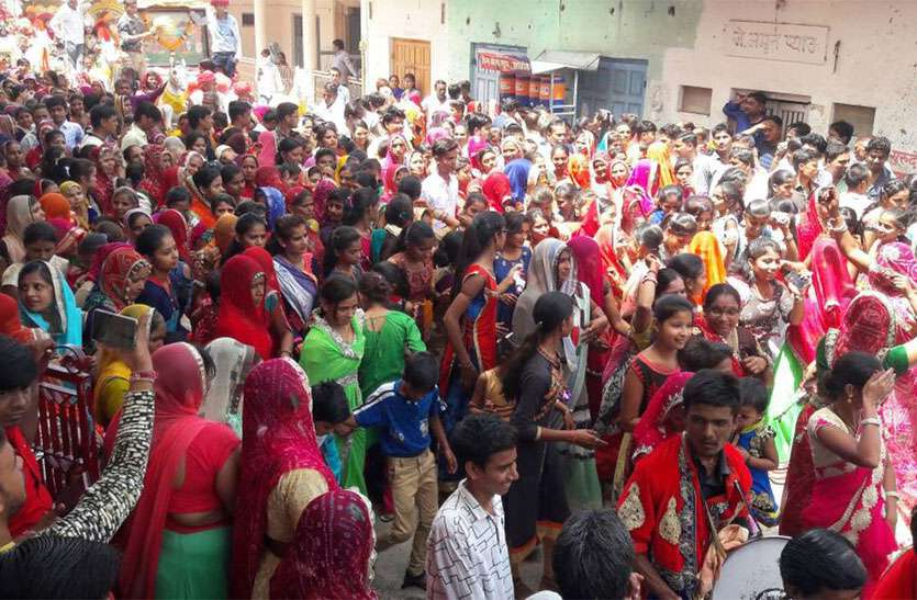 Sariadevi Temple anniversary शोभायात्रा में उमड़ा आस्था का सैलाब फिजां में गूंजे मां श्रीयादे के जयकारे