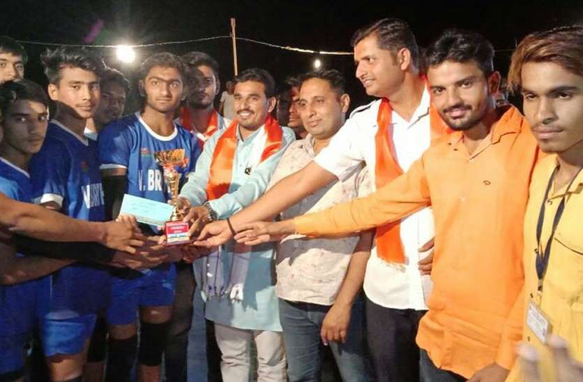 pratapgarh खेल के साथ राष्ट्रीयता की भावना विकसित हो