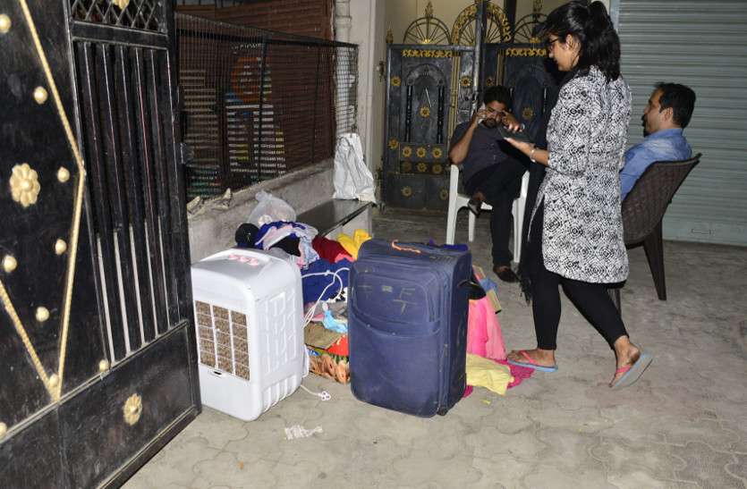 दहेज प्रताडऩा की शिकायत मामले में पीहर पक्ष के बयान देने से नाराज होकर दहेज में अंधे हो गए ससुराल वाले, सामान के साथ बहू को घर से निकाला