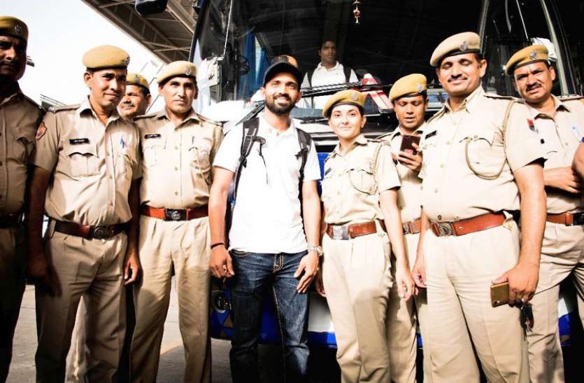 Rajasthan Royals Jaipur Police देखें तस्वीरें: राजस्थान रॉयल्स ने पुलिस जवानों को कहा शुक्रिया, इस अंदाज़ में दिखे 'खाकी' के साथ