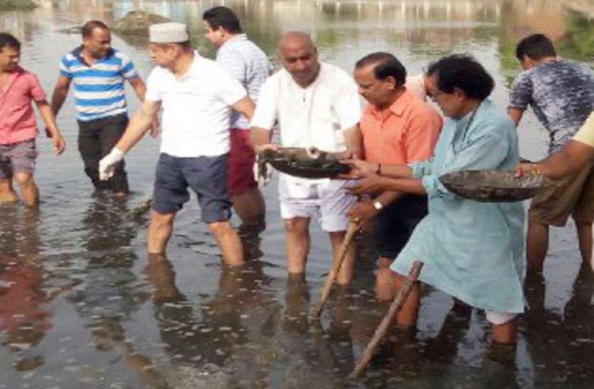 amritam jalam abhiyan: biggest water saving campaign of india अमृतं जलम : श्रमदान से संवर गया यह तालाब, बदल गई तस्वीर, देखें वीडियो