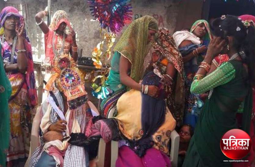 banswara बांसवाड़ा : बाल विवाह रुकवाने गए बीडीओ के छुट गए पसीने, 8 घंटे दूल्हा-दुल्हन और परिजनों को थाने में बिठाया ताकि मुहूर्त निकल जाए