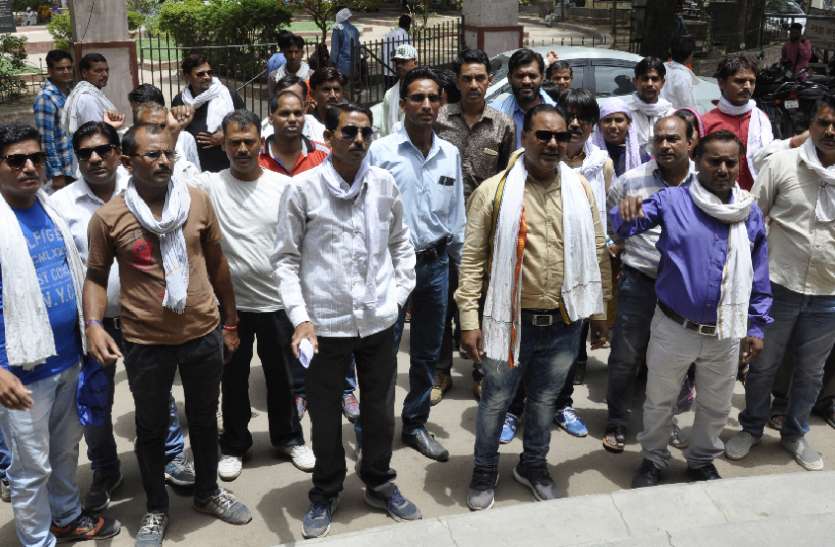 After all, on the road to your right आखिर अपने हक के लिए उतरे सड़क पर