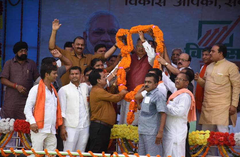 CG Political News : मुख्यमंत्री डॉ. रमन सिंह पहुंचे करतला, कहा- कांग्रेस की विकास विरोधी है मानसिकता, पूरे देश से हो रहा सफाया CG Political News : मुख्यमंत्री डॉ. रमन सिंह पहुंचे करतला, कहा- कांग्रेस की विकास विरोधी है मानसिकता, पूरे देश से हो रहा सफाया