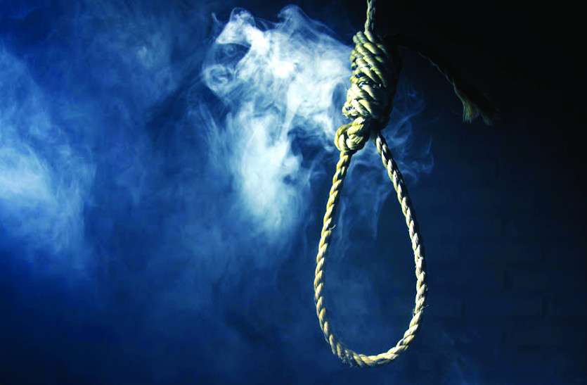 Two girl students attempt suicide, missing students दो छात्राओं ने की आत्महत्या की कोशिश, छात्र लापता