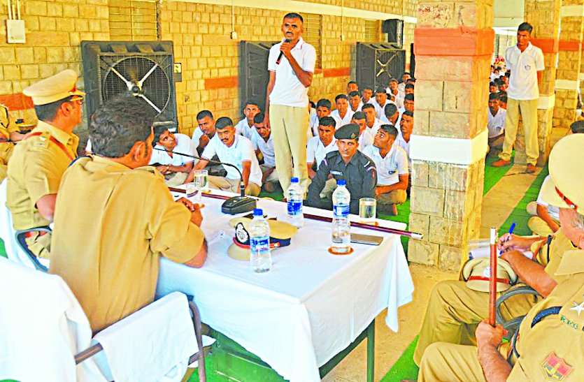Police IG Range Jodhpur,Annual inspection निरीक्षण के दौरान सिपाही ने व्यक्त की अपनी पीड़ा,तो आईजी ने इस अंदाज में दिया जवाब,जानिए पूरी खबर