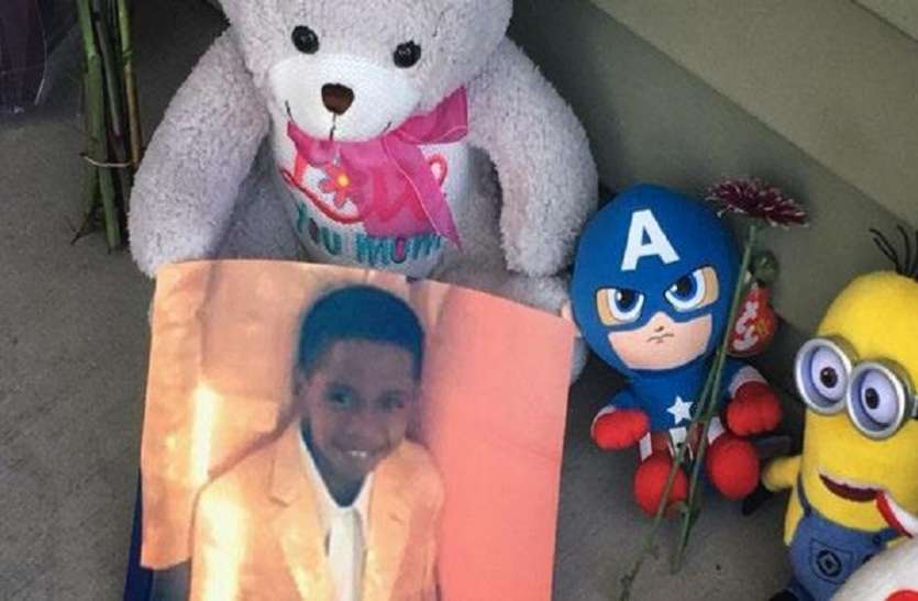 7 year old accidentally shot himself by handgun found in toy box 7 साल के बच्चे के खिलौने वाले डिब्बे से मिली लोडेड गन, फिर जो हुआ वो किसी बुरे सपने से कम नहीं था...