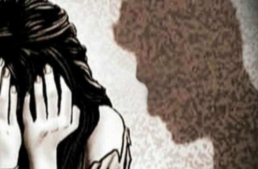 Molestation 9वीं की छात्रा से छेडख़ानी, विरोध करने पर की पिटाई