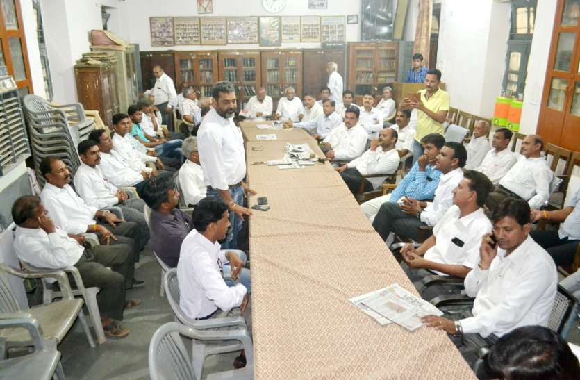 patrika धर्म की हो रही राजनीति, जबकि राजनीति का कोई धर्म नहीं