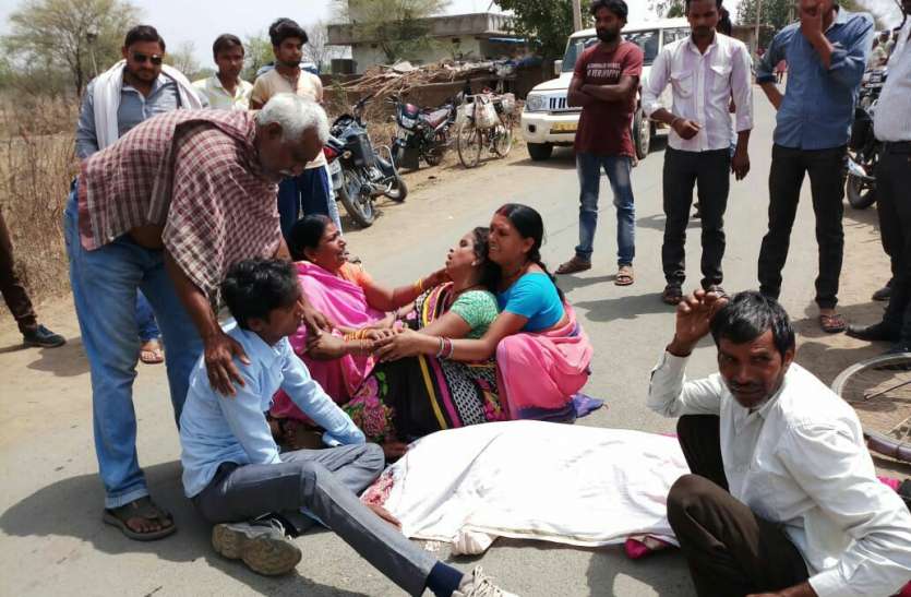 Big accident, student death, truck accident crime news बड़ा हादसा- रेत से भरे ट्रक ने छात्रा को कुचला, मौके पर मौत, ट्रक चालक फरार