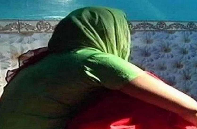 Gangrap with teenager टीनएजर से गैंगरेप, 65 साल के बूढ़े ने भी किया गन्दा काम