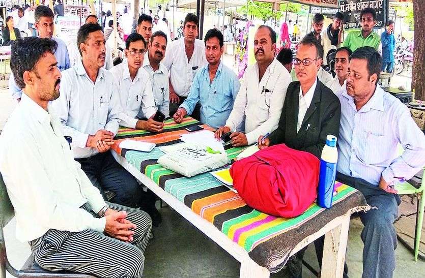 टॉक शॉ में मौजूद अधिवक्ता। धनबल व बाहुबल का होगा स्वच्छ राजनीति से खात्मा,राजनीति को चरित्रवान बनाने का पवित्र आगाज