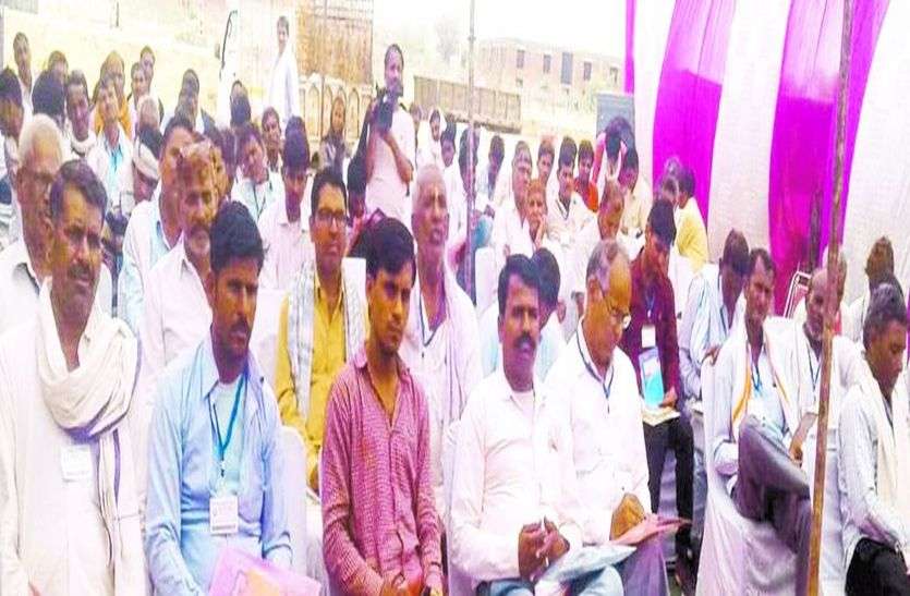 कृषक सेमिनार में उपस्थित किसान। उद्यानिकी एवं संरक्षित खेती के बताए गुर,कृषि विज्ञान केन्द्र करमोदा में कृषक सेमिनार आयोजित