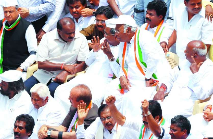 कांग्रेस व जनता दल (ध) धरना कांग्रेस व जद (ध) के विधायकों ने दिया धरना