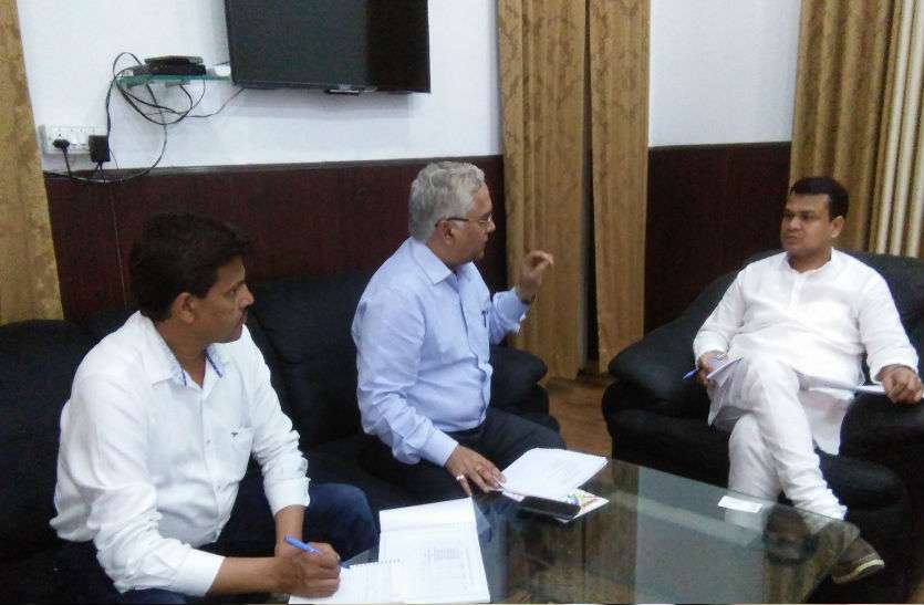 meeting प्रदेश में दो लाख से अधिक प्रधानमंत्री शहरी आवास निर्माण- सुरेश पासी