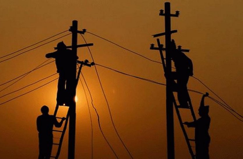 Electrician killed the young man stolen, death on the spot बिजली का तार चोरी करने आए युवक को मारा करंट, मौके पर ही मौत