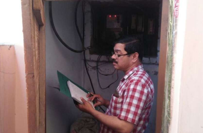 meerut यूपी के इस शहर में 'माॅर्निंग रेड' पड़ी तो पकड़े गए इतने बिजली चोर, हुर्इ बड़ी कार्रवार्इ