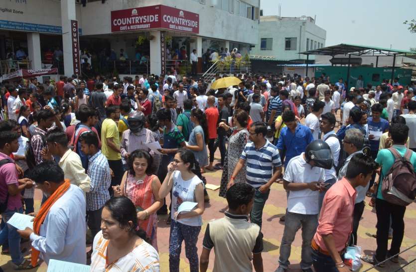 jee advanced 2018 कोई टीशर्ट लेकर आया तो किसी ने पेपर-1 के बाद आइस्क्रीम से माइंड किया कूल