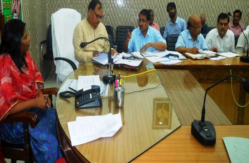 etawah स्वच्छ भारत मिशन के शौचालय की फोटोग्राफी करने गई टीम पर दंबगों का हमला